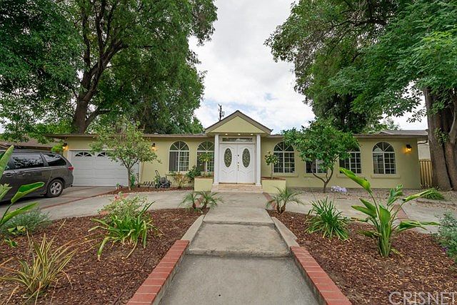 1st image of 23132 Leonora Dr