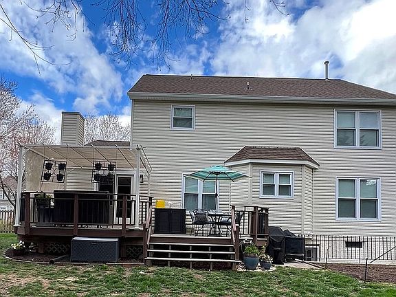 3rd image of 313 Oakcrest Manor Dr NE