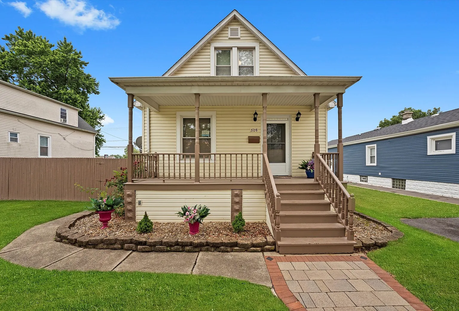 2728 Commercial Ave photo 1
