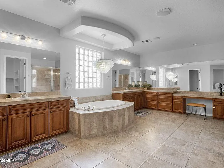 4590 E Waterman St — Photo 24