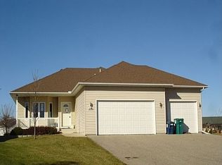 1190 W Shore Dr SW, Hutchinson, MN 55350
