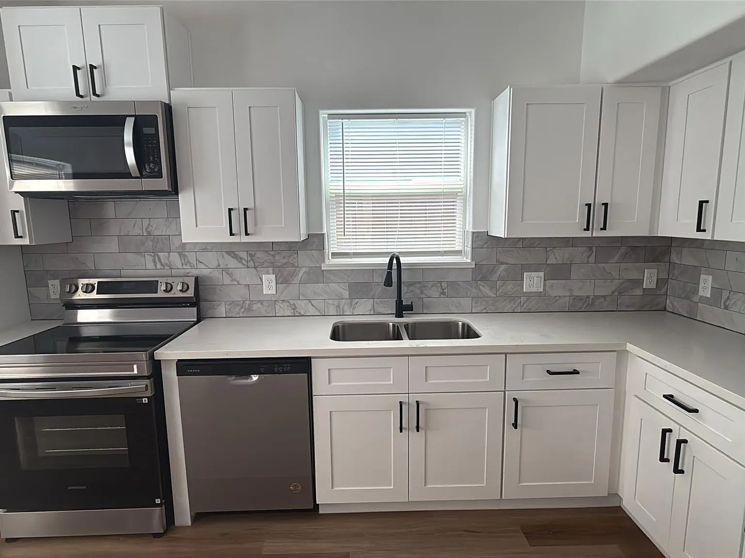 3 bed, 2.5 bath, 1900 sqft, $1,775 — Photo 3