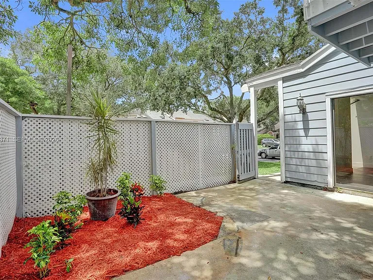 1818 Adventure Pl — Photo 33