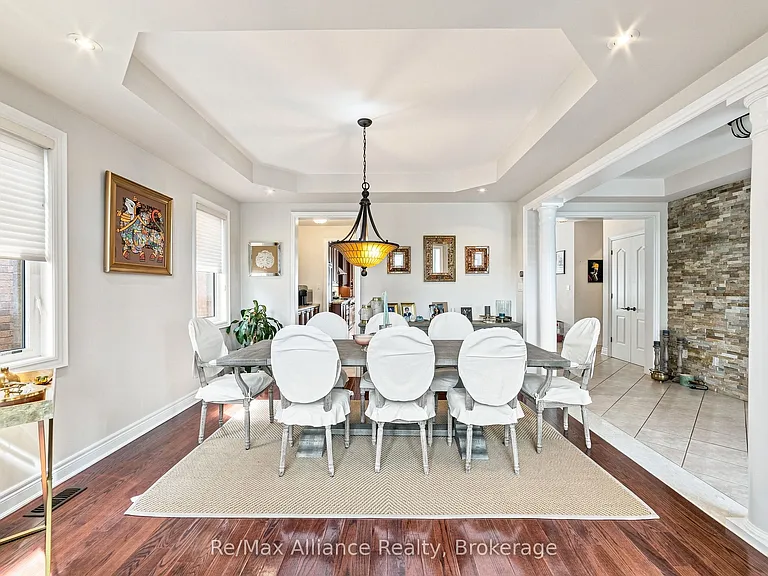 2404 Rideau Dr — Photo 8