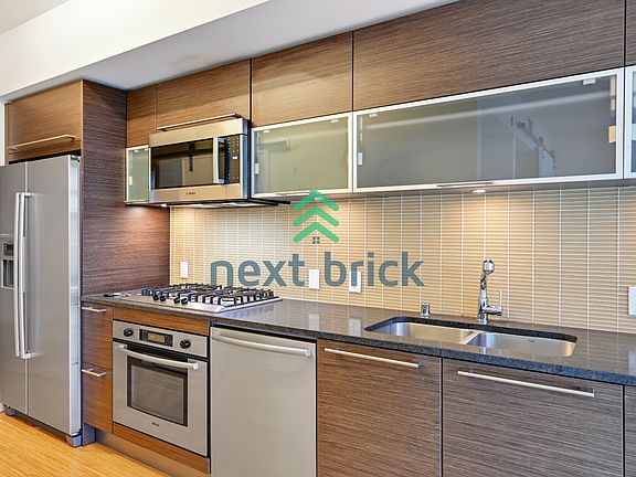 5th image of 820 Blanchard St Unit 1204