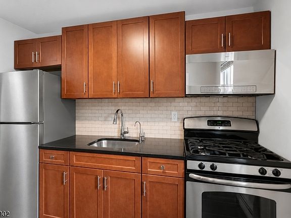 2nd image of 725 Joralemon St BLDG 725 #110