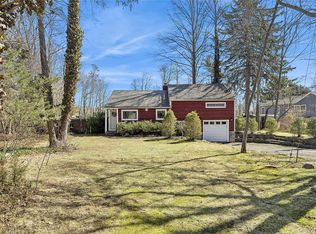 14 Suydam Drive, Melville, NY 11747