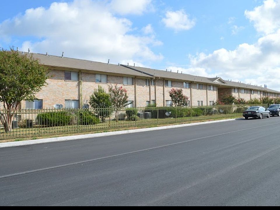 1st image of 1415 E Elm St #107