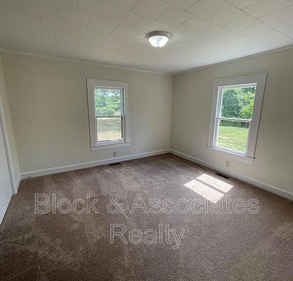 1204 Forest Acres Cir — Photo 5