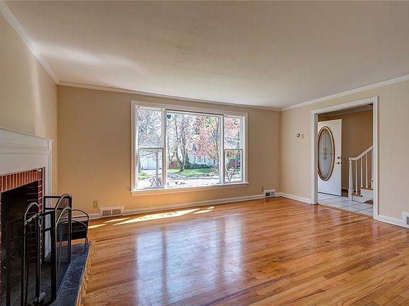 5th image of 623 Mertens Ave