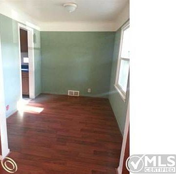 DINING ROOM.jpg