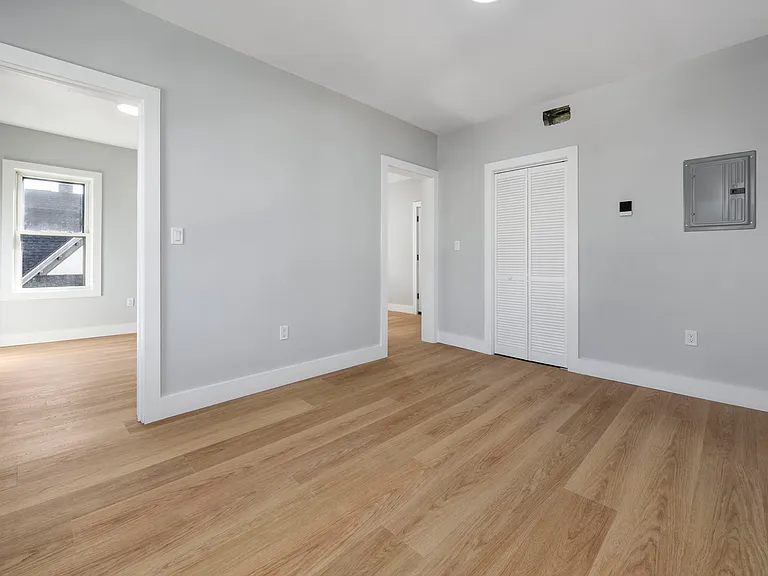 566 Shirley St #6 — Photo 7