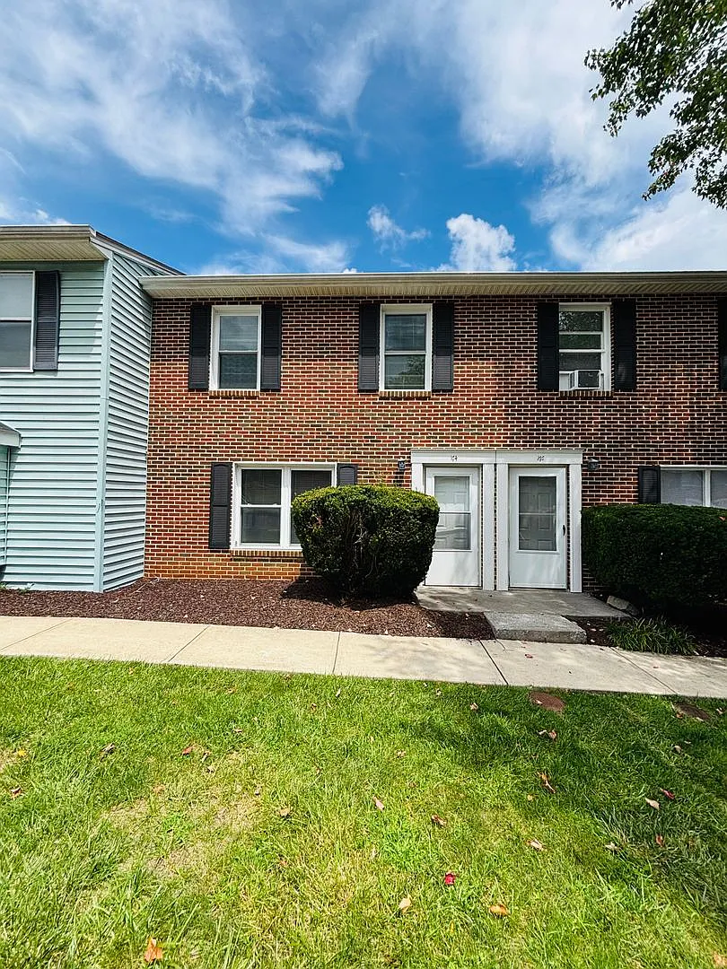 4 Bedroom 2.5 Bath Townhouse — Photo 1