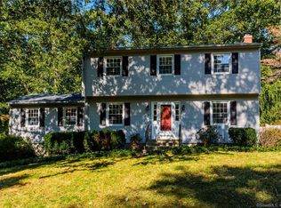 3 Jefferson Dr, East Lyme, CT 06333