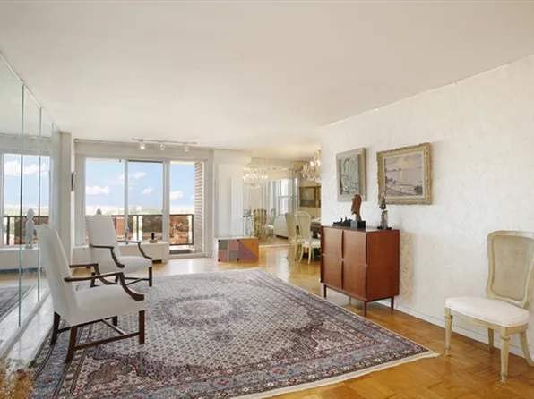 110-11 Queens Boulevard image 1 of 5