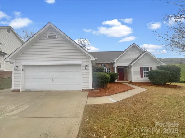 121 Shining Armor Ct, Mooresville, NC 28117