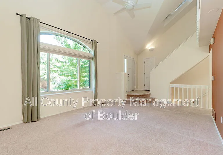 1288 Redwood Ave — Photo 3