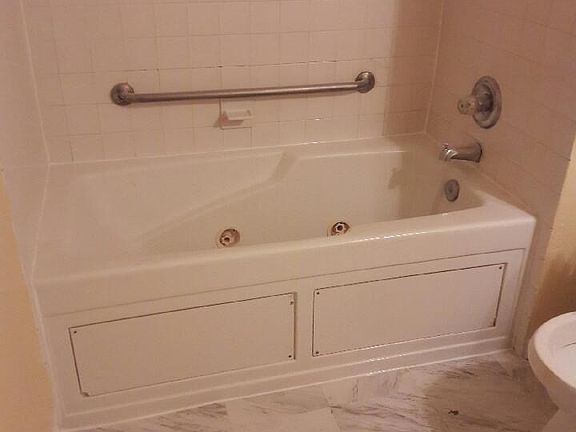 Master Bath w/Jacuzzi tub & Shower
