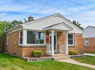 5618 N Dexter Ave, Glendale, WI 53209