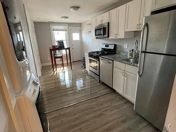 4th image of 875 E 2nd St #2