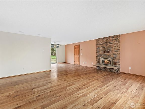 4th image of 967 Edgecliff Drive