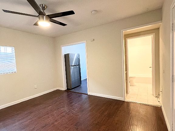 2nd image of 913 Cypress Ave