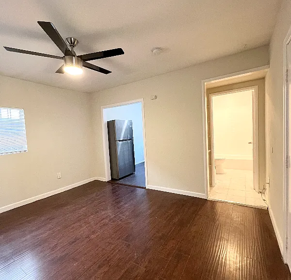 913 Cypress Ave — Photo 2