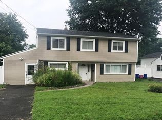 72 Woodview Dr, Old Bridge, NJ 08857