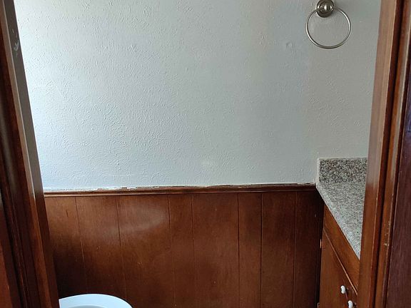 3rd image of 824 Richmond Dr