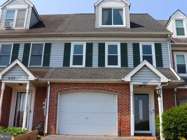 680 Topaz Dr, Lancaster, PA 17603