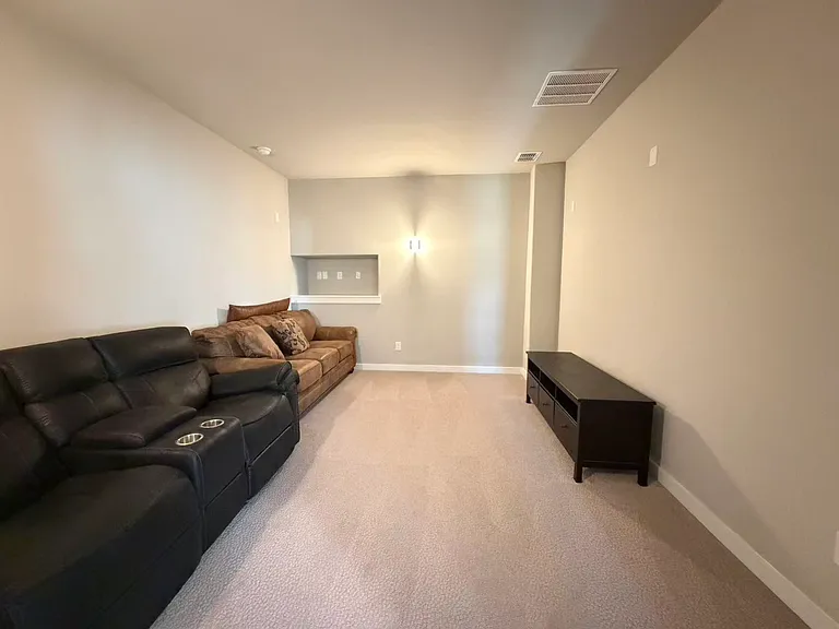 1280 Manfreda St — Photo 19