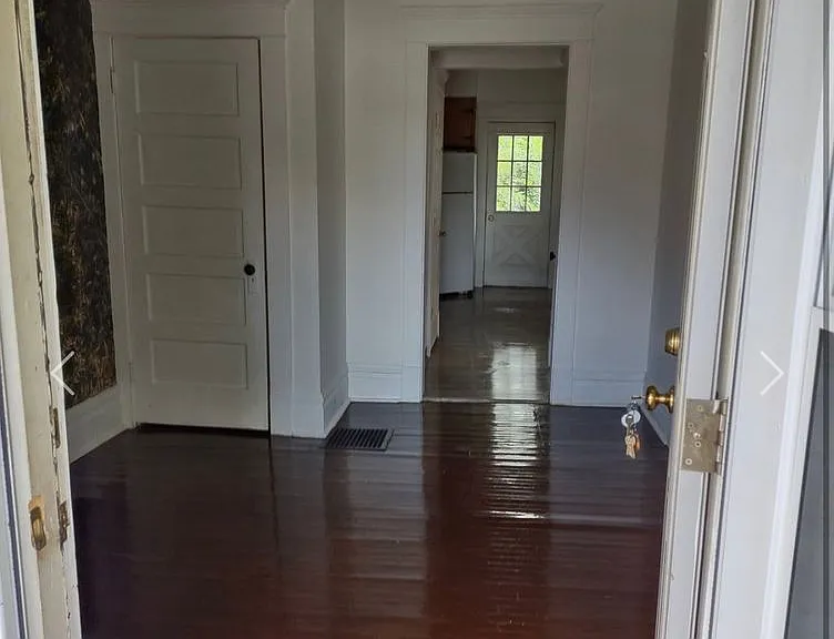 238 E Leasure Ave — Photo 2