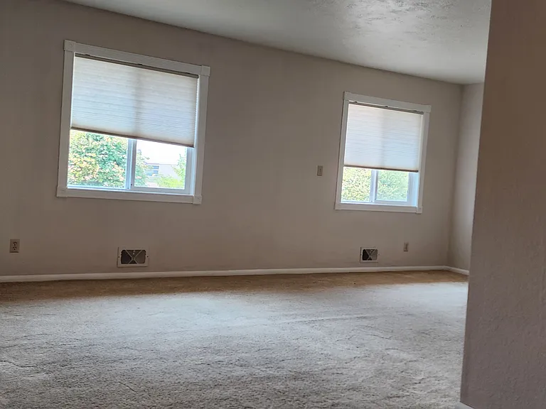 7995 Hazelgreen Rd NE — Photo 6