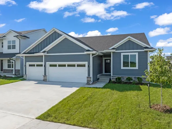 9636 NW 82nd Ave, Johnston, IA 50131