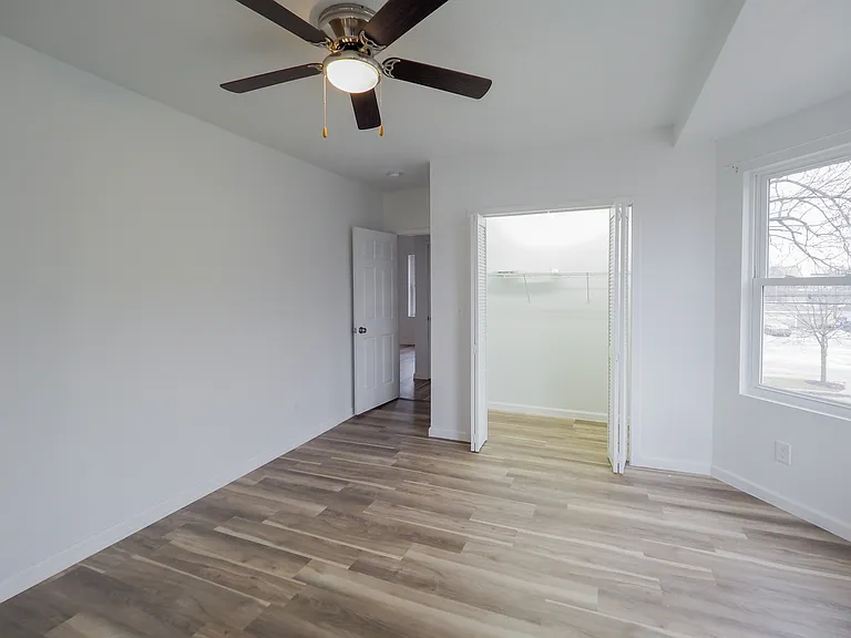 Bedroom & Closet