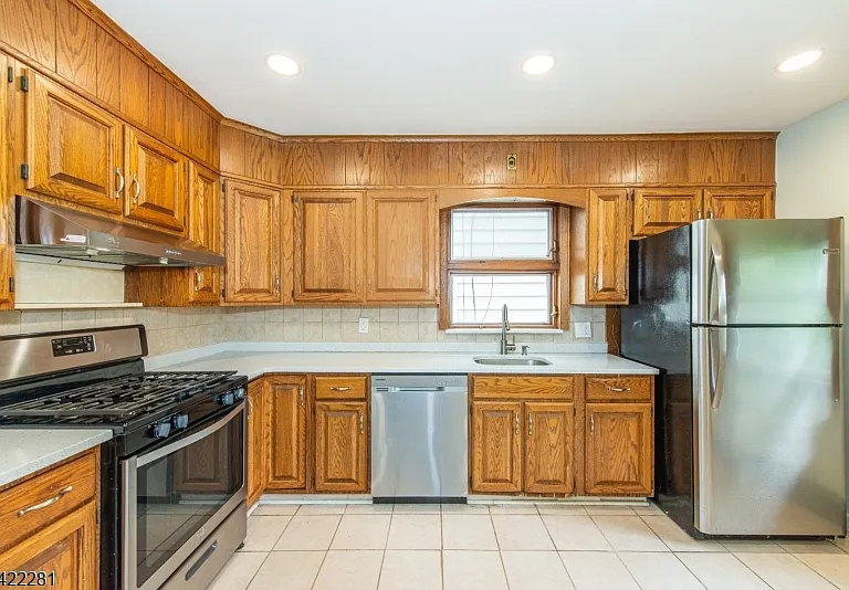 10 Walnut Pkwy — Photo 17