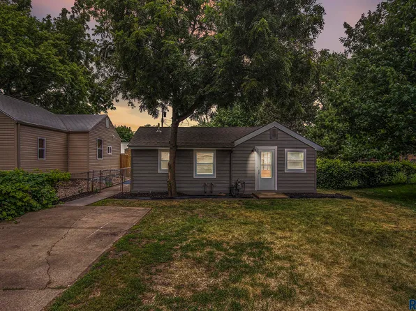 1705 N Highland Ave, Sioux Falls, SD 57103