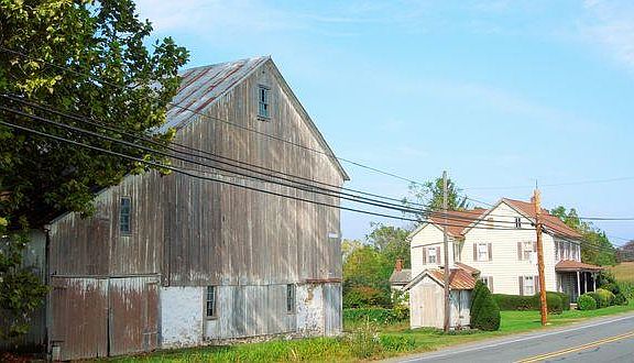 3rd image of 865 E Main St