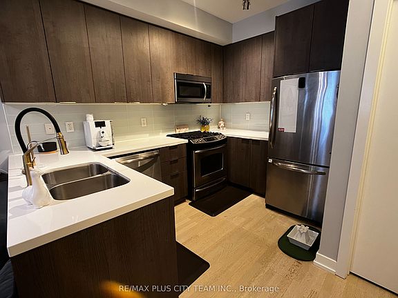 3rd image of 140 Broadview Ave Unit 34