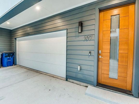 3rd image of 3812 San Jacinto St #207