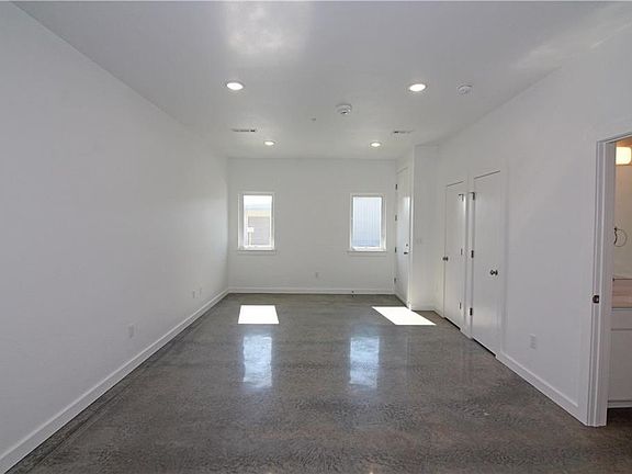 4th image of 600 SW 6th St #3