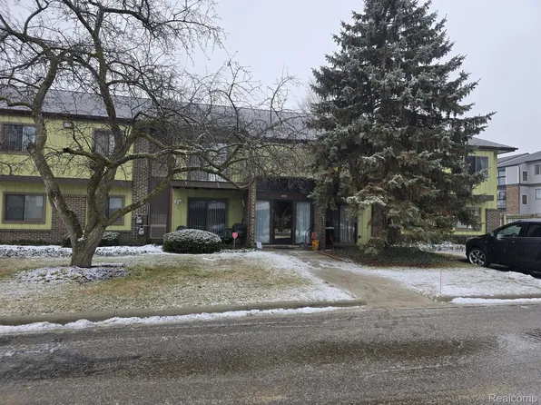 1472 W Chateau Vert St APT H, Ypsilanti, MI 48197
