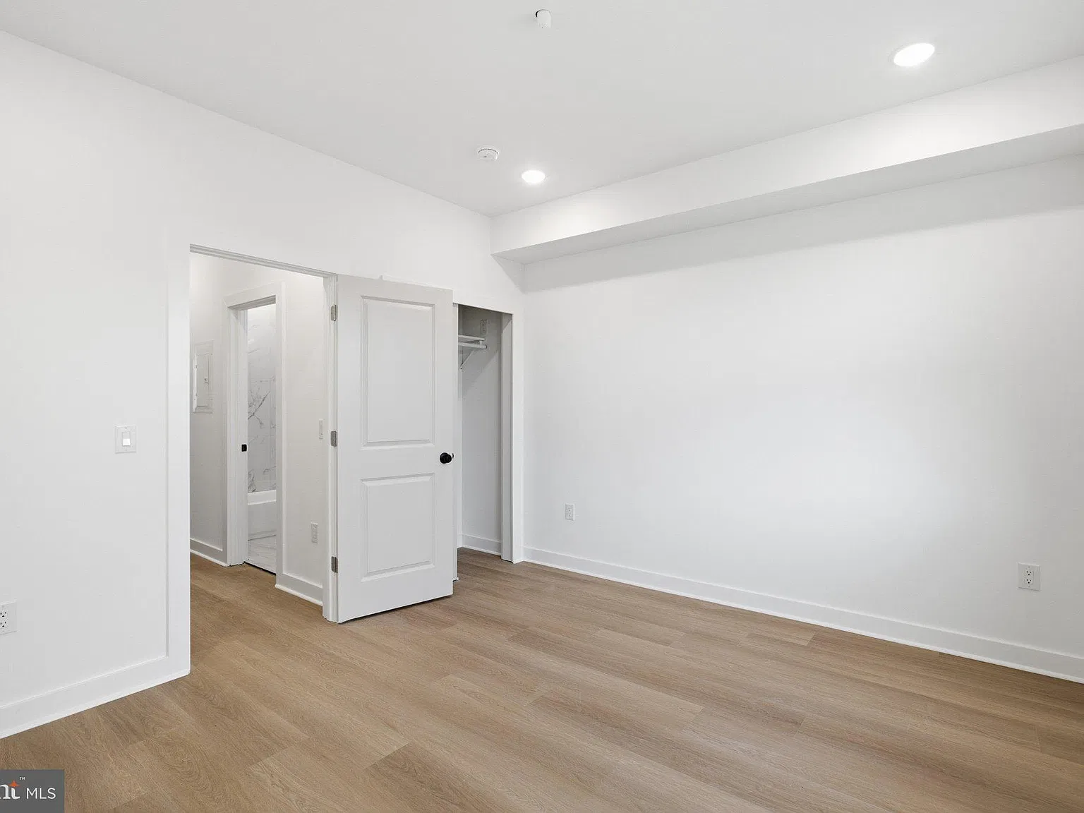 3 bed, 3.0 bath, $1,900 — Photo 3