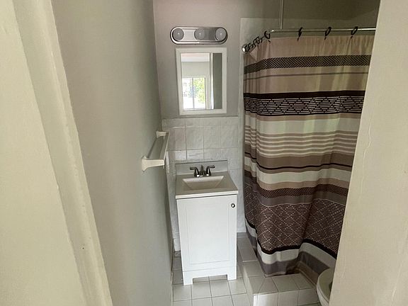 5th image of 6000 SW 18th St