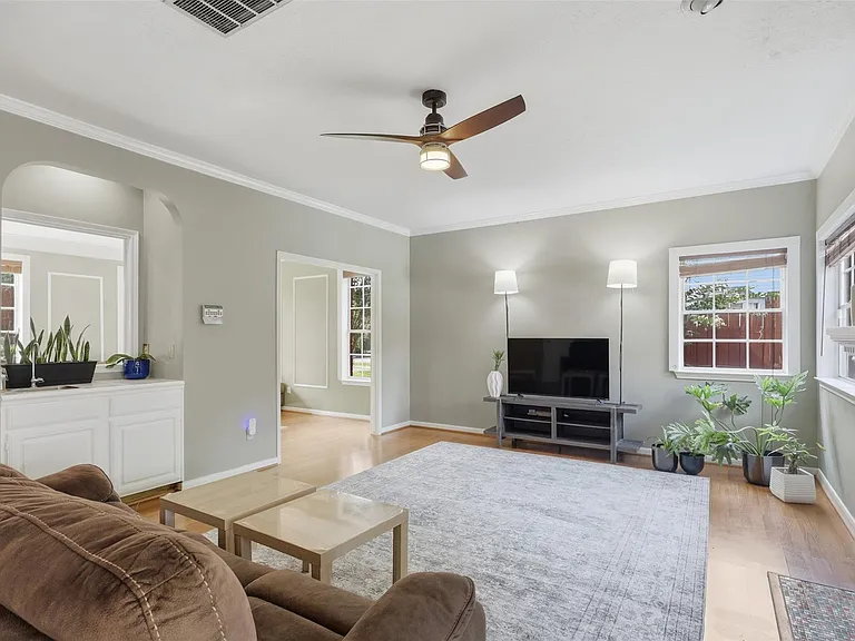 2114 Gentryside Dr — Photo 11