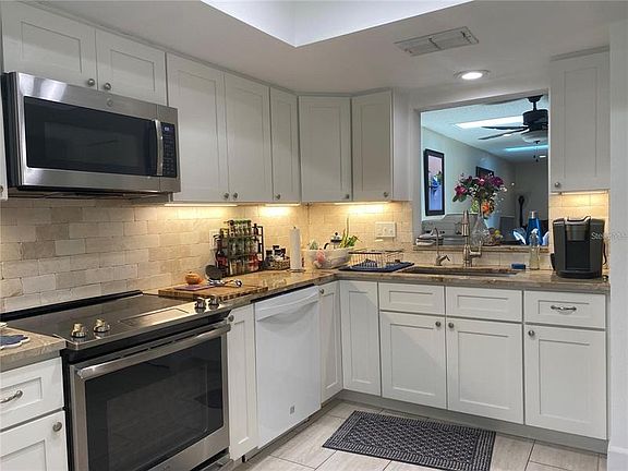 2nd image of 2231 Lark Cir E APT A