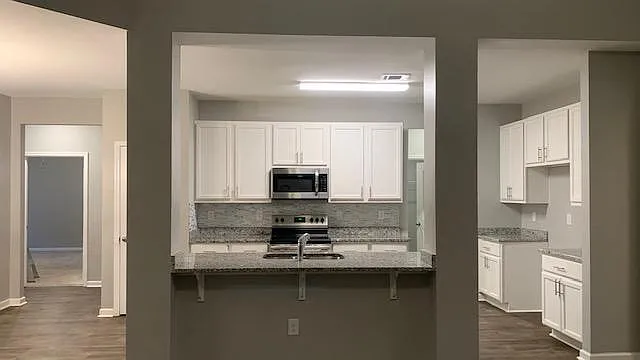4 bed, 2295 sqft, $2,500 — Photo 3