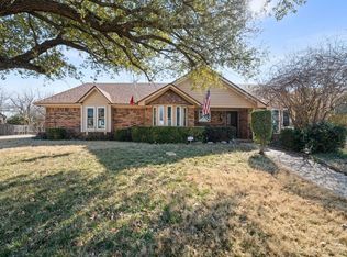 704 Morning Glory Ln, Bedford, TX 76021