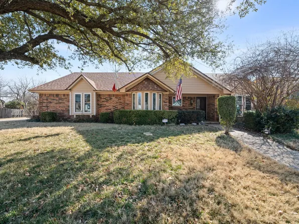 704 Morning Glory Ln, Bedford, TX 76021
