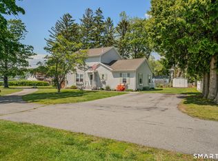 212-R Shore Road, Waterford, CT 06385